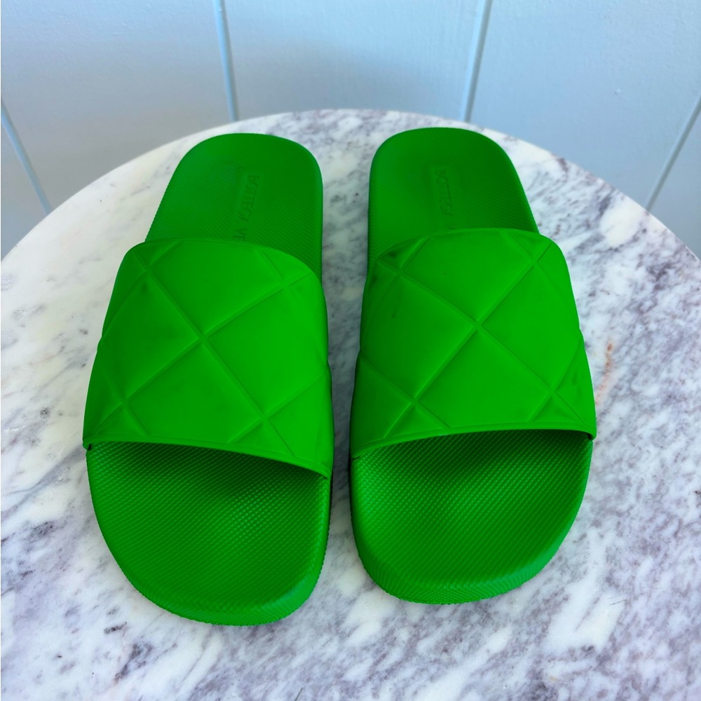 Bottega slides.